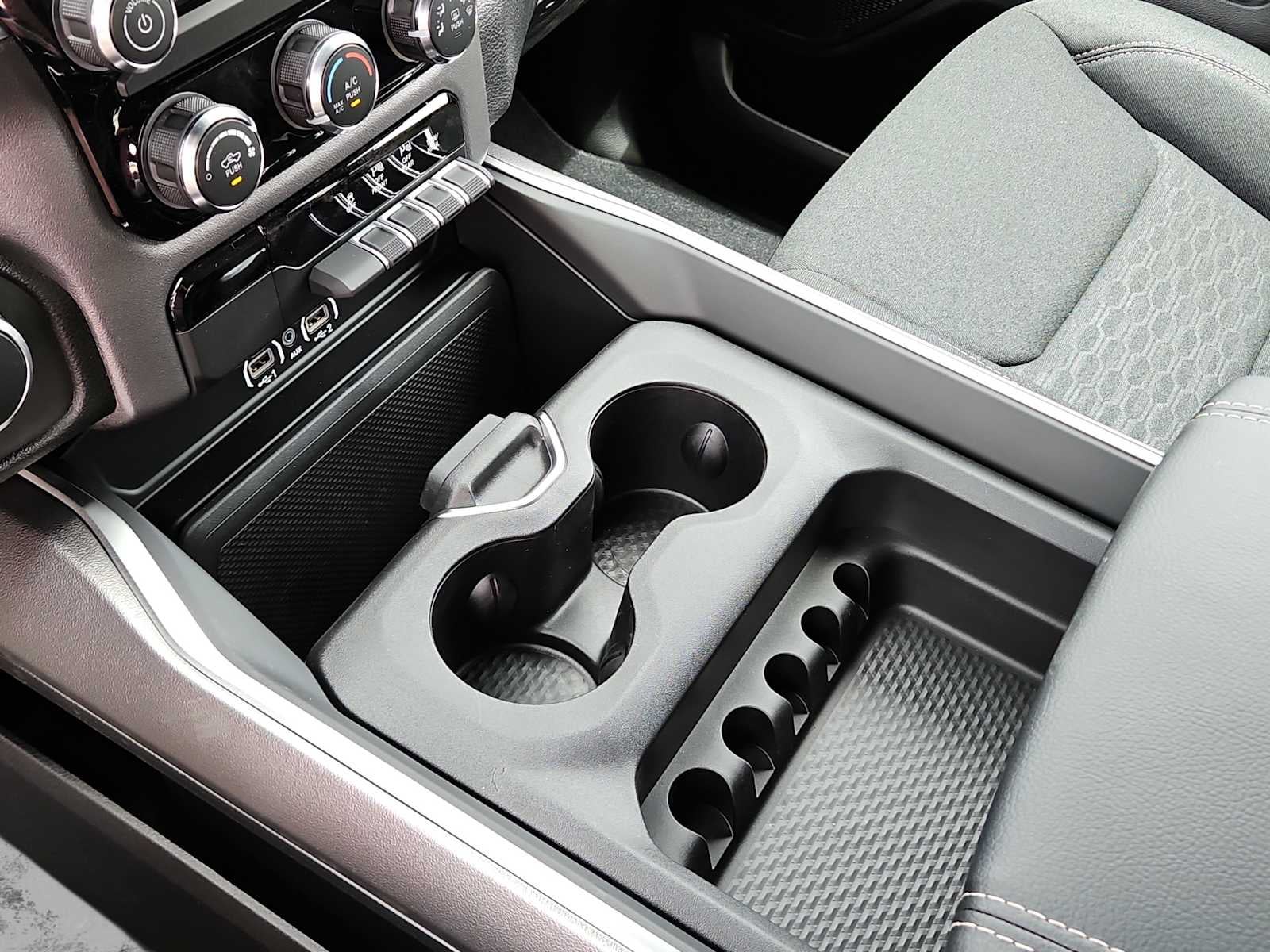 2026 RAM Ram 1500 RAM 1500 EXPRESS CREW CAB 4X4 5'7' BOX